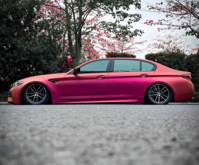  - Envoltura de vinilo rosa mate púrpura para auto